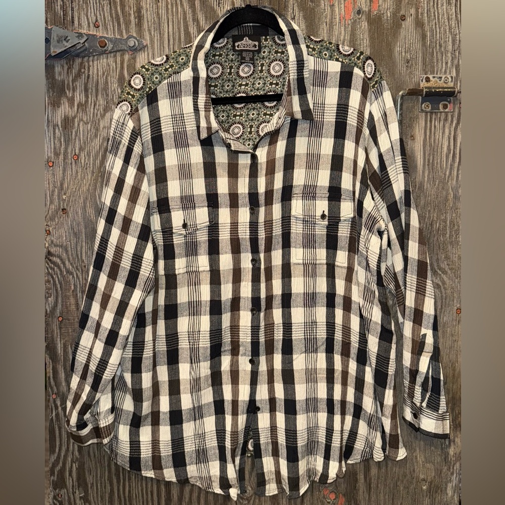 🌻 Angie Black, Off-White & Brown Plaid Shirt with Flowy Fabric Back